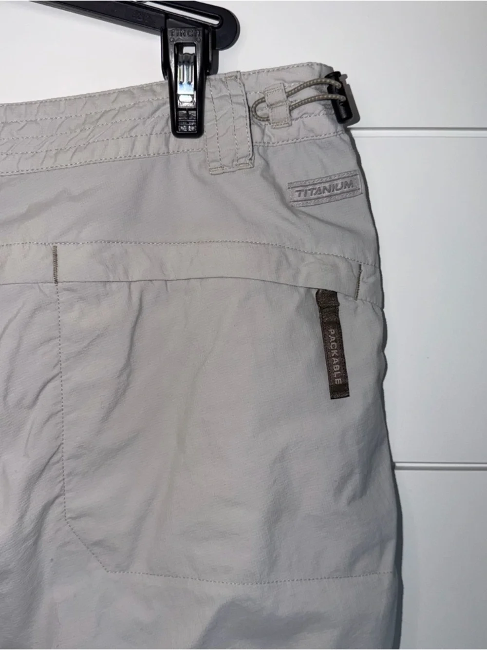Columbia Titanium Women’s 10 Shorts Khaki Nylon 8.5" Hiking Gorpcore Packable - Picture 6 of 10